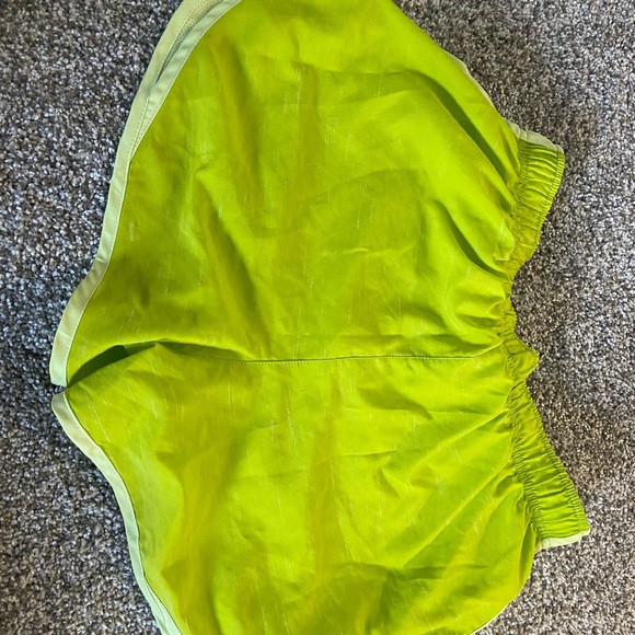 Women’s Nike Shorts NWOT - Picture 2 of 2